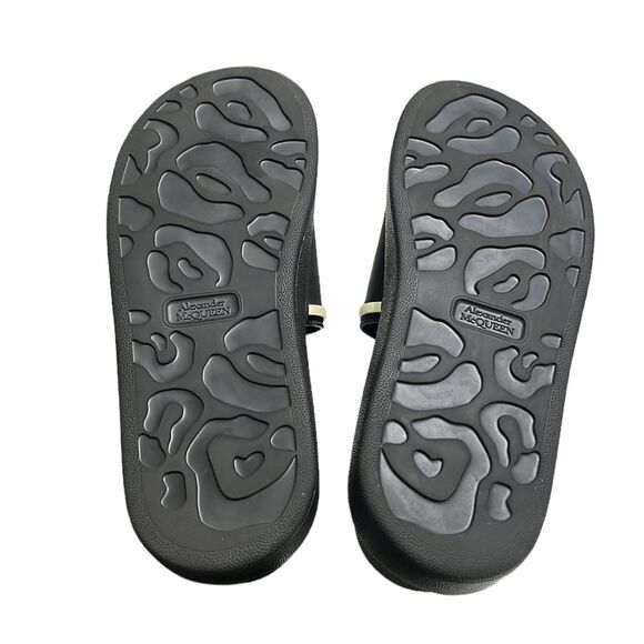 Sandals_&_Flip_Flops